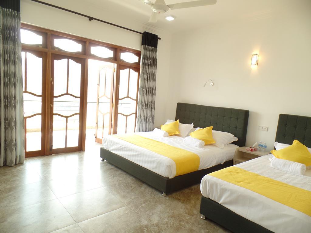 Kandyan Bluestar Villa Room photo